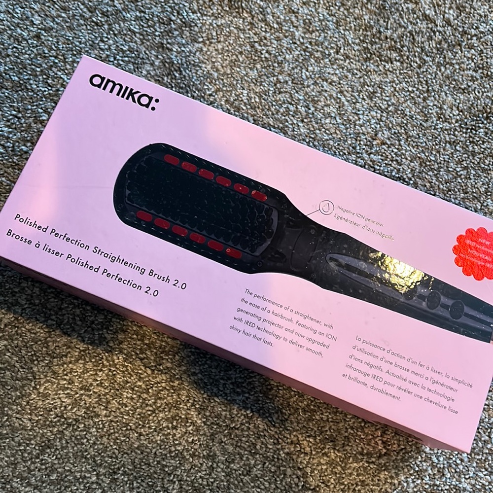 Amika straightening brush